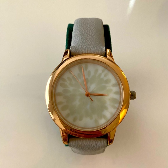 $3/10 Fashionable Watch - Picture 1 of 4